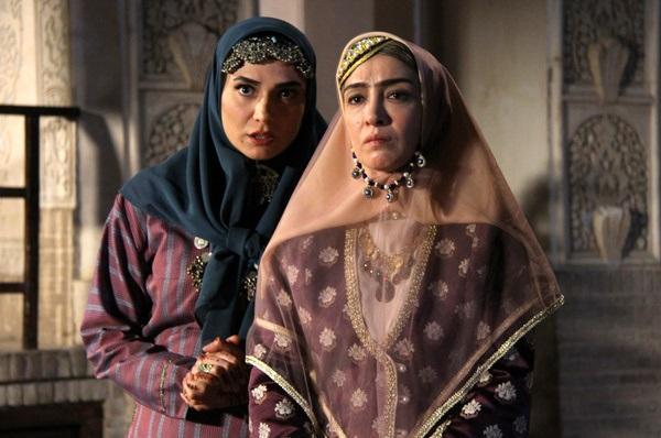 بازیگران بانوی عمارت فردا با مردم گفت و گو می نمایند