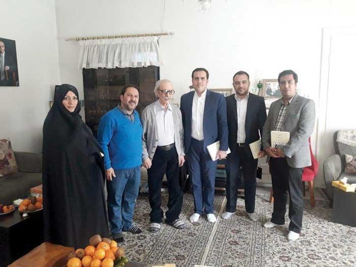 خادم الگوی بچه های محله بود