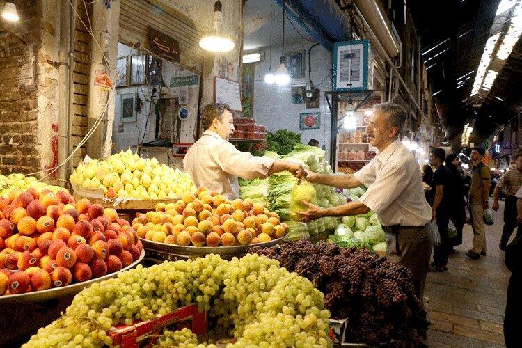 تفاوت قیمت میوه؛ از باغ تا مغازه تفاوت قیمت میوه؛ از باغ تا مغازه