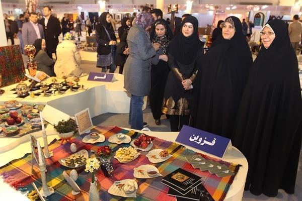 هفت سین 31 استان ایران را در سی و یکمین نمایشگاه صنایع دستی هفت سین 31 استان ایران را در سی و یکمین نمایشگاه صنایع دستی ببینید ، تهیه هدایای نوروزی در نمایشگاه سی و یکم