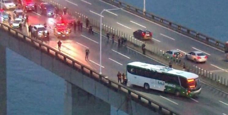 مرد مسلح در برزیل مسافران اتوبوس را گروگان گرفت