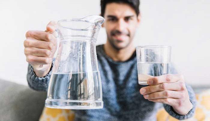 آیا نوشیدن آب در صبح واقعا برای سلامتی مفید است؟