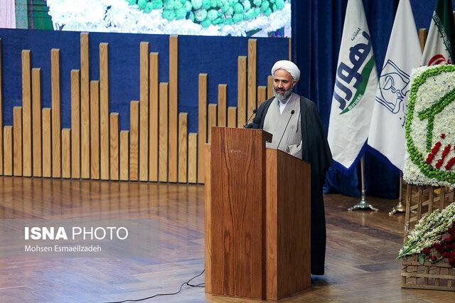 ما نمایندگان و مسئولان کشور، راه را اشتباهی رفته ایم ما نمایندگان و مسئولان کشور، راه را اشتباهی رفته ایم