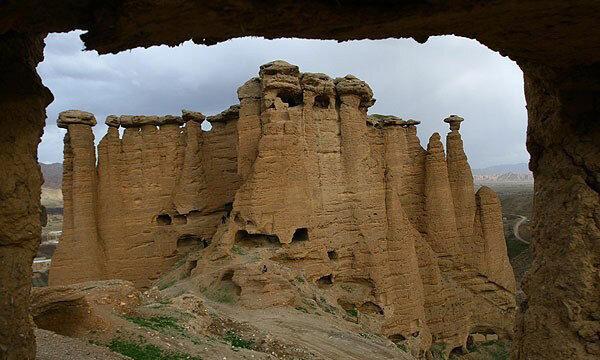 بهستان ؛ قلعه ای اسیر در دودکش های جن ، دژی تاریخی در کنار رودخانه قزل اوزن