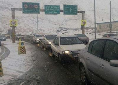 برف و باران در جاده های چهار استان