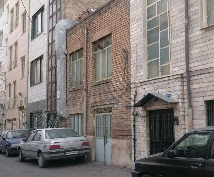 چرکولک محله جوادیه ، تخلیه فضولات انسانی در کوچه چرکولک محله جوادیه ، تخلیه فضولات انسانی در کوچه