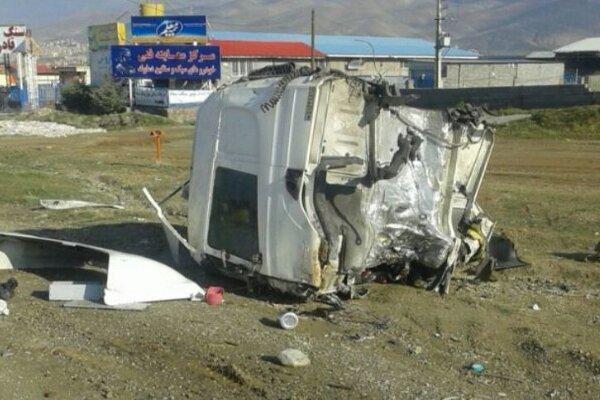واژگونی کامیون حامل سوخت در محور دماوند - فیروزکوه واژگونی کامیون حامل سوخت در محور دماوند - فیروزکوه