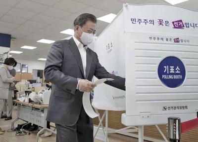 انتخابات در دوران کرونا ، کره ای ها با ماسک و دستکش پای صندوق رفتند