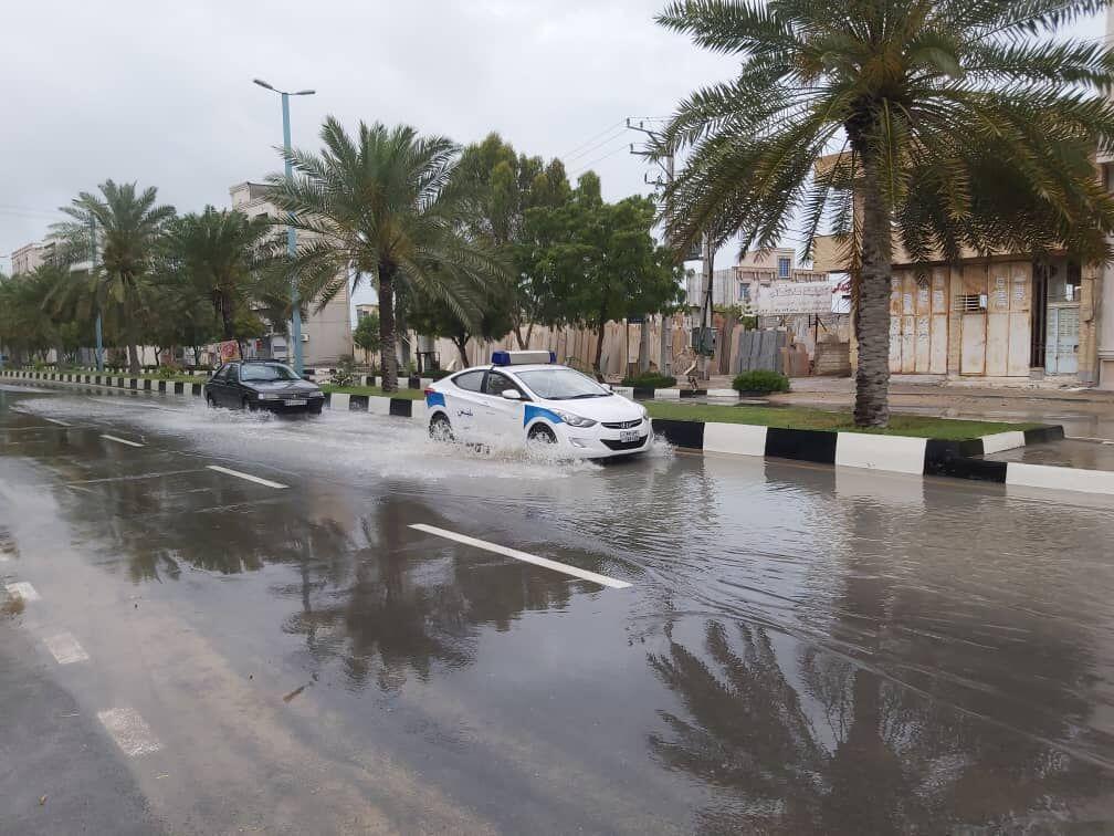 خبرنگاران بارش باران باعث آب گرفتگی خیابان های قشم شد