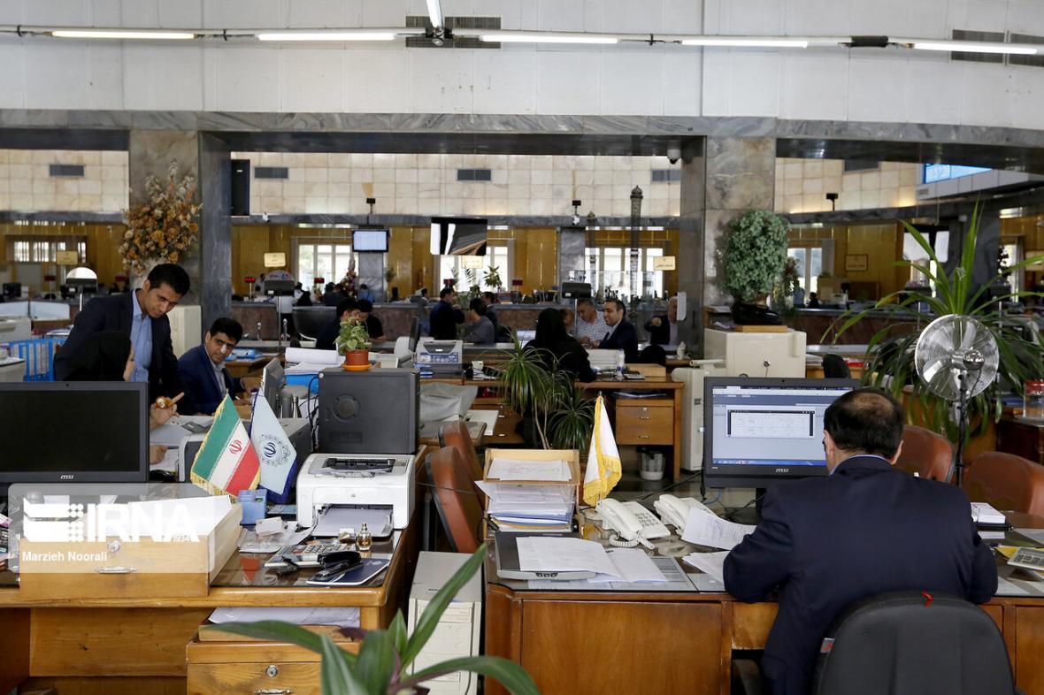 خبرنگاران عرضه اموال بانک ها در بورس در قالب ETF