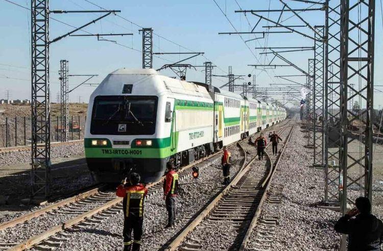 حرکت قطار های حومه ای تهران از سر گرفته شد