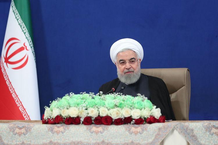 روحانی: بخش های دولتی سهام خود را در بورس عرضه کنند