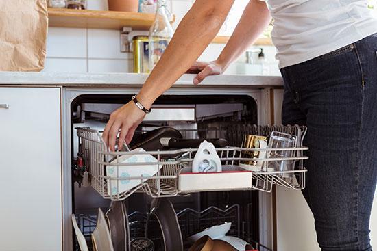 چگونه ماشین ظرفشویی خود را تمیز کنیم؟