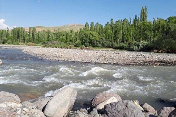سیل سارقان مصالح در راه رودخانه طالقان ، سودجویان به منابع ملی رحم نمی نمایند