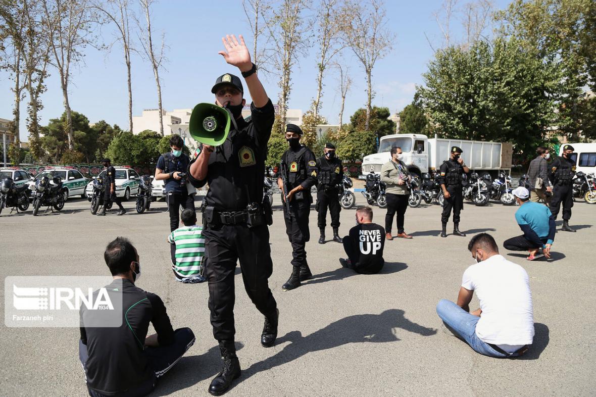 خبرنگاران 780 نفر اراذل و اوباش در فارس دستگیر شدند خبرنگاران 780 نفر اراذل و اوباش در فارس دستگیر شدند