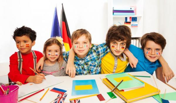 بهترین سن آموزش زبان انگلیسی به بچه ها چیست؟ بهترین سن آموزش زبان انگلیسی به بچه ها چیست؟