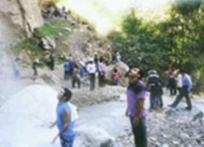 آبشاری در همین نزدیکی